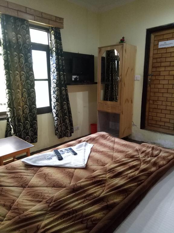 Kashmir Hotel Srinagar (Jammu and Kashmir)