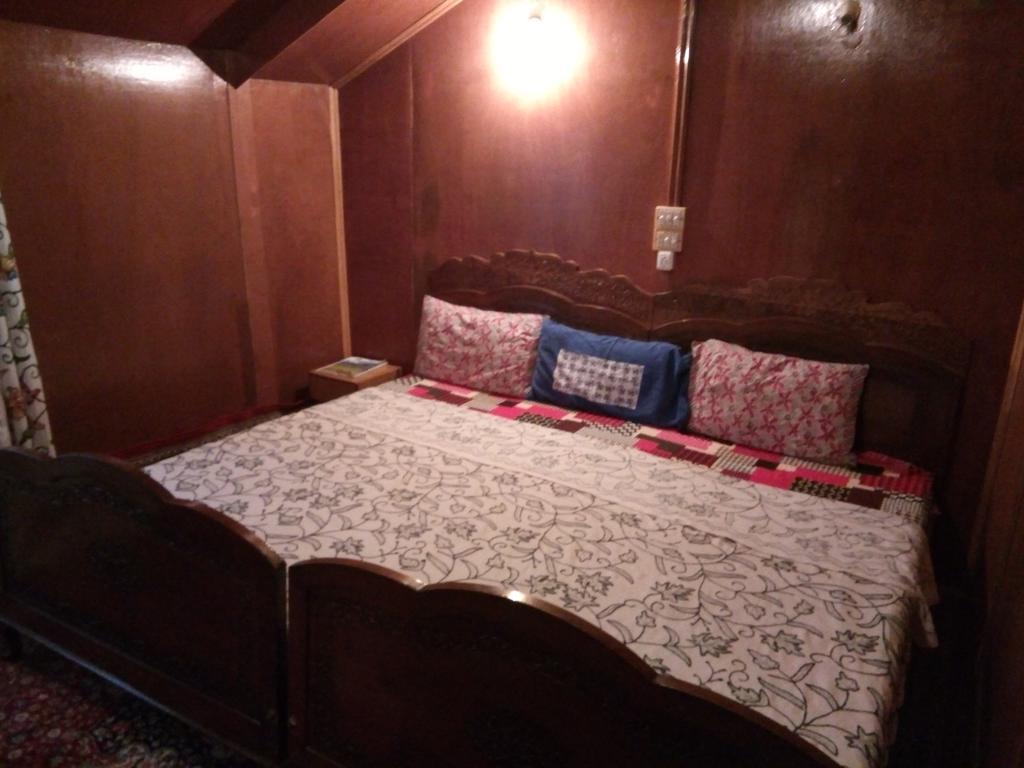 Botel New Bombay Heritage Group Of Houseboats