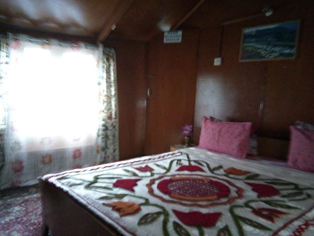 New Bombay Heritage Group Of Houseboats Botel