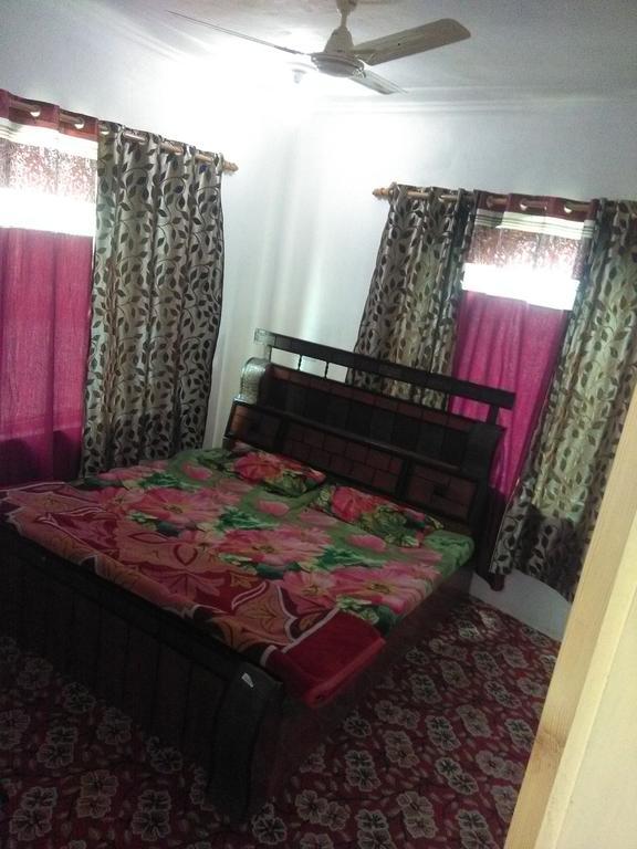 Kashmir Naaz Srinagar (Jammu and Kashmir)