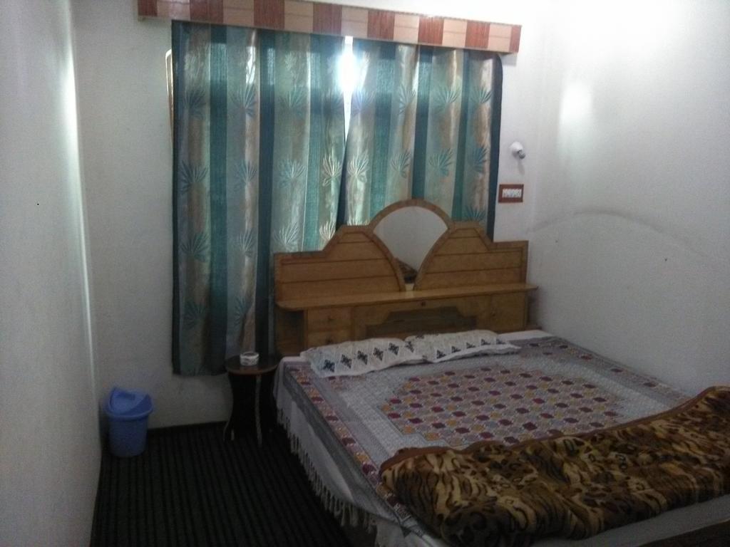 Kashmir Naaz Guest house