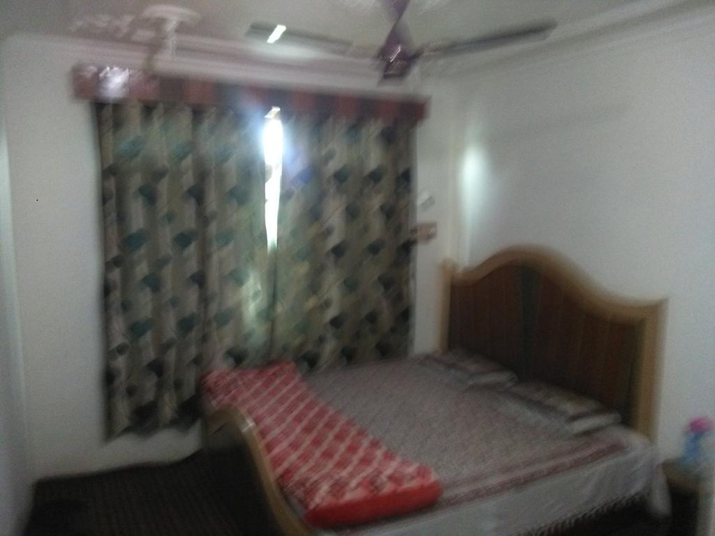 Kashmir Naaz Srinagar (Jammu and Kashmir)