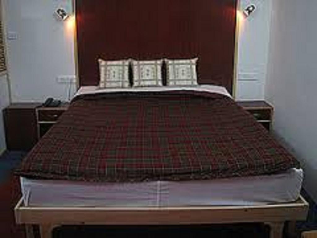 Holiday Plaza Hotel Srinagar (Jammu and Kashmir)
