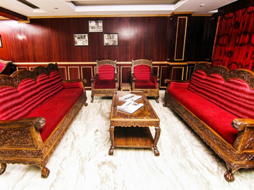 Holiday Plaza Hotel