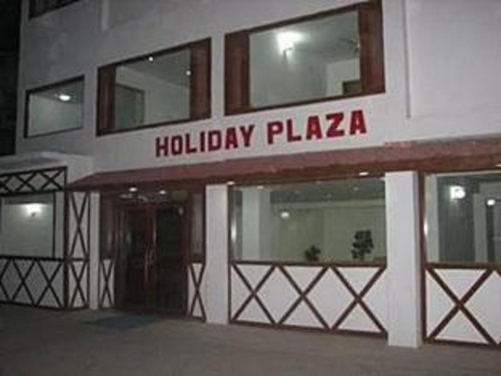 Holiday Plaza 2*