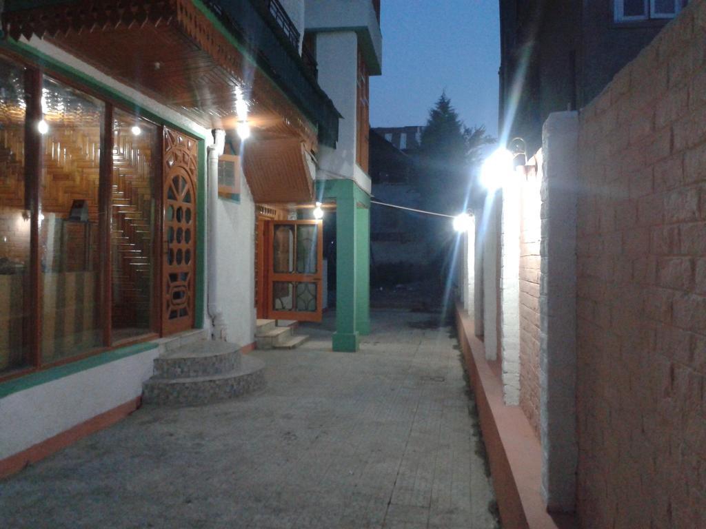 New Kashmir Palace * Srinagar (Jammu and Kashmir)