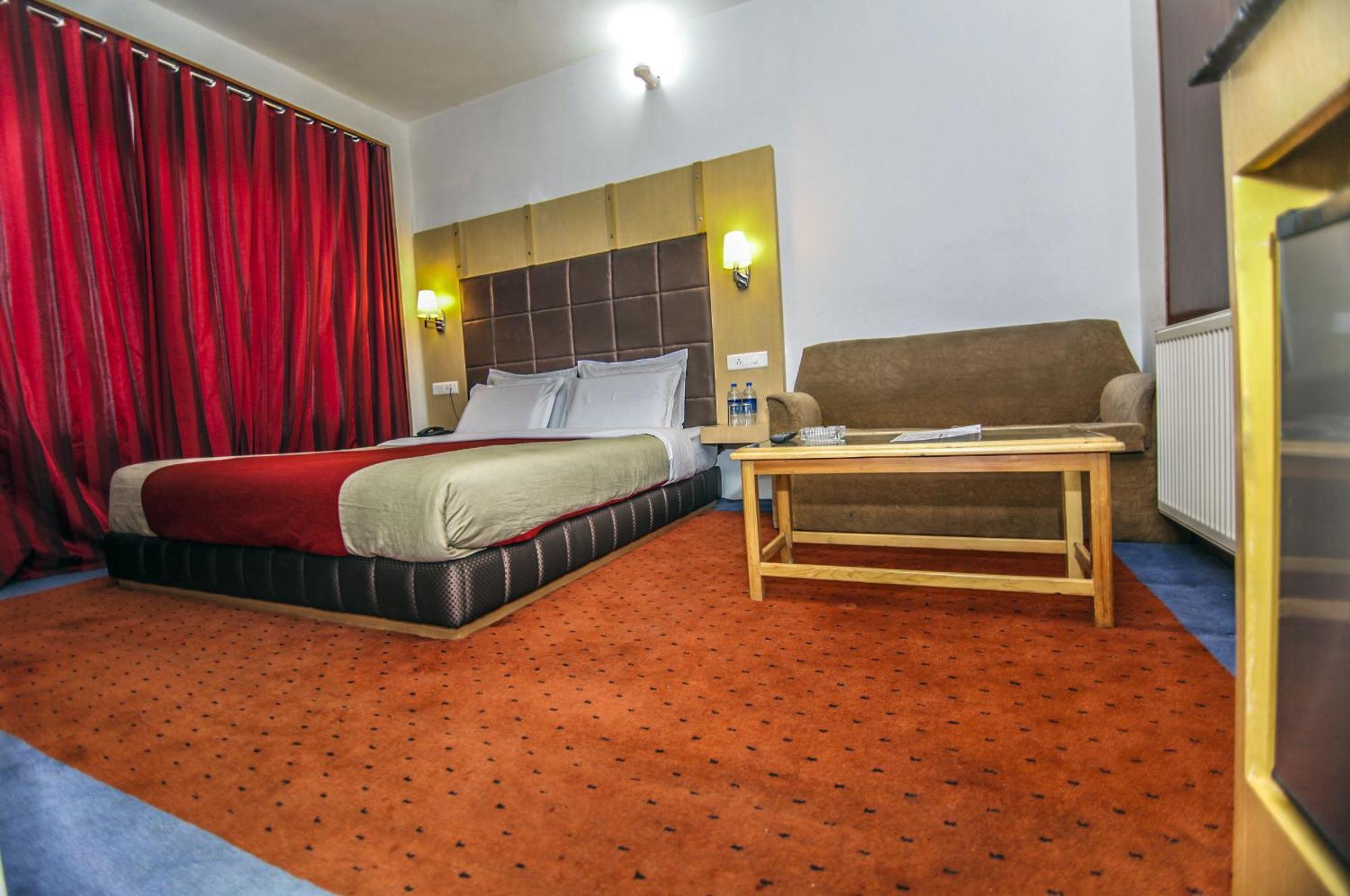 Hotel Holiday Plaza