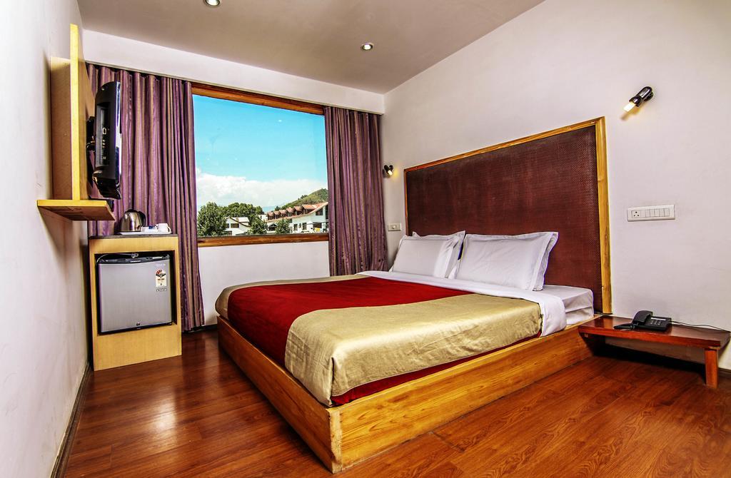 Holiday Plaza Hotel Srinagar (Jammu and Kashmir)