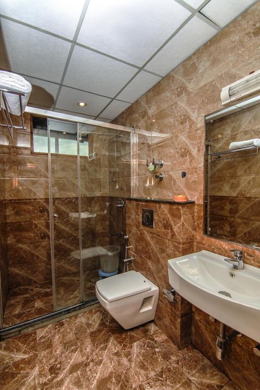 Hotel Holiday Plaza 2*