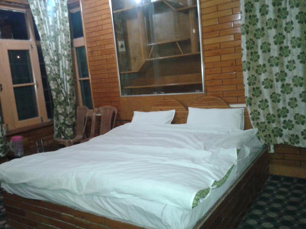 New Kashmir Palace *