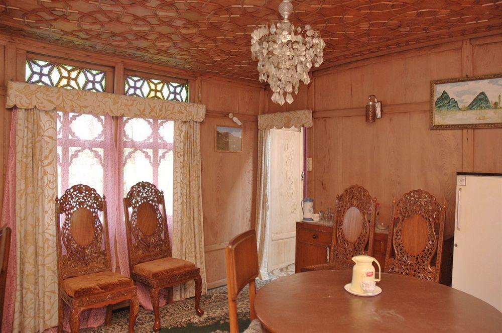 Houseboat Taj Palace
