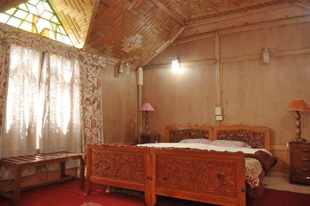 Houseboat Taj Palace Botel Srinagar (Jammu and Kashmir)