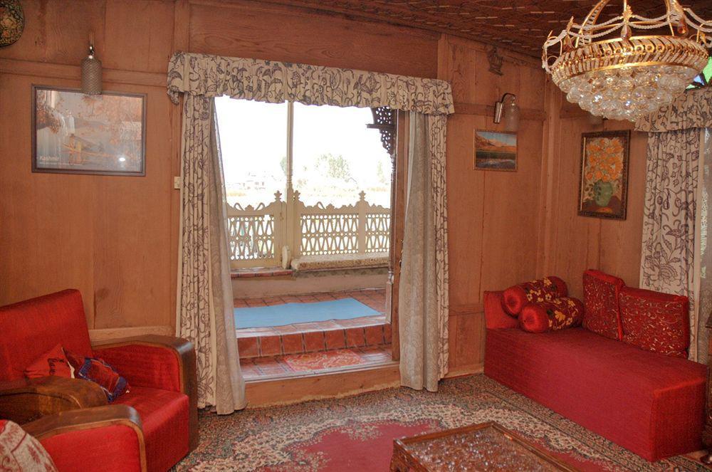 Botel Houseboat Taj Palace Srinagar (Jammu and Kashmir)