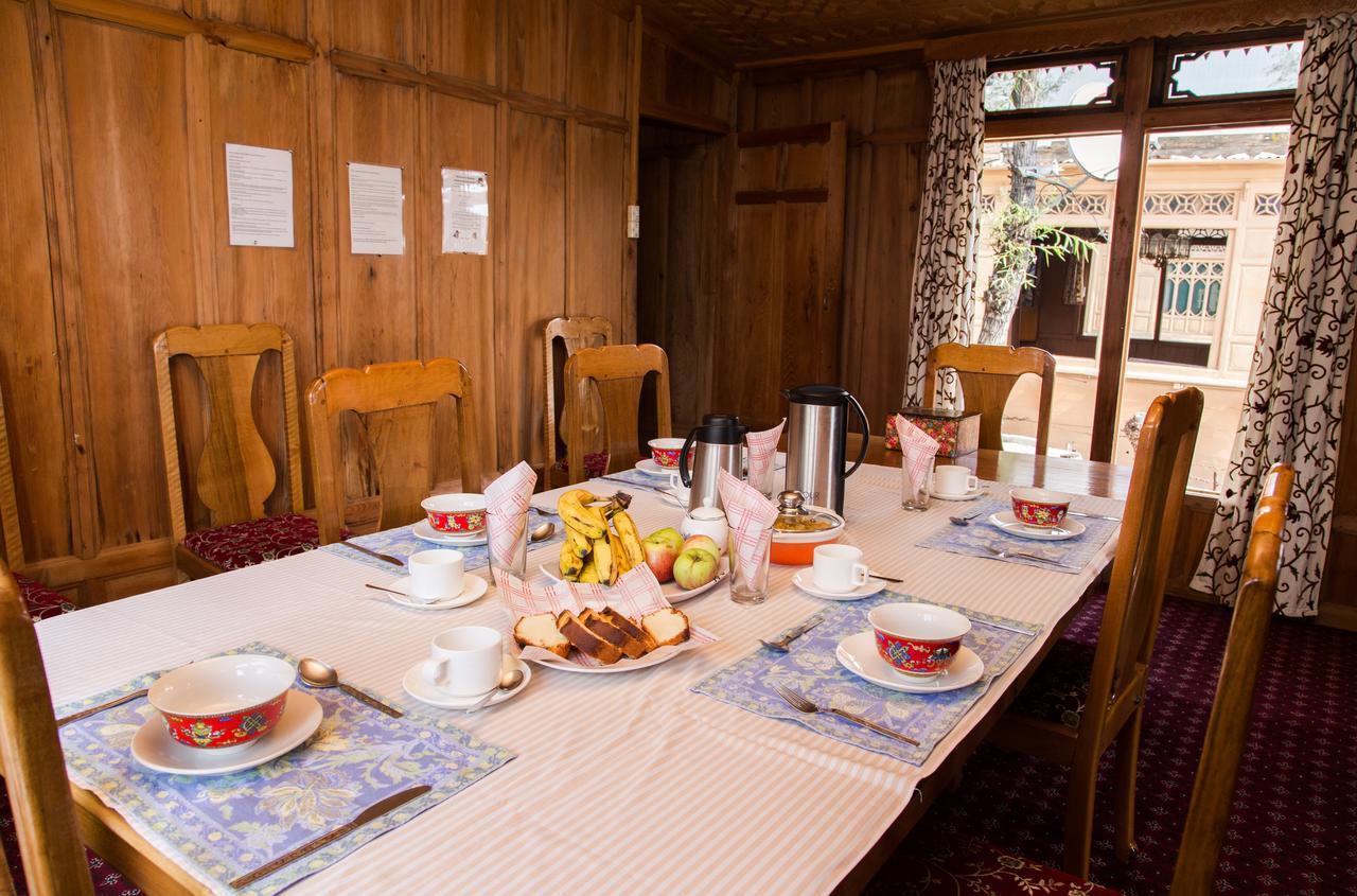 Fantasia Houseboats Hotel Srinagar (Jammu and Kashmir)