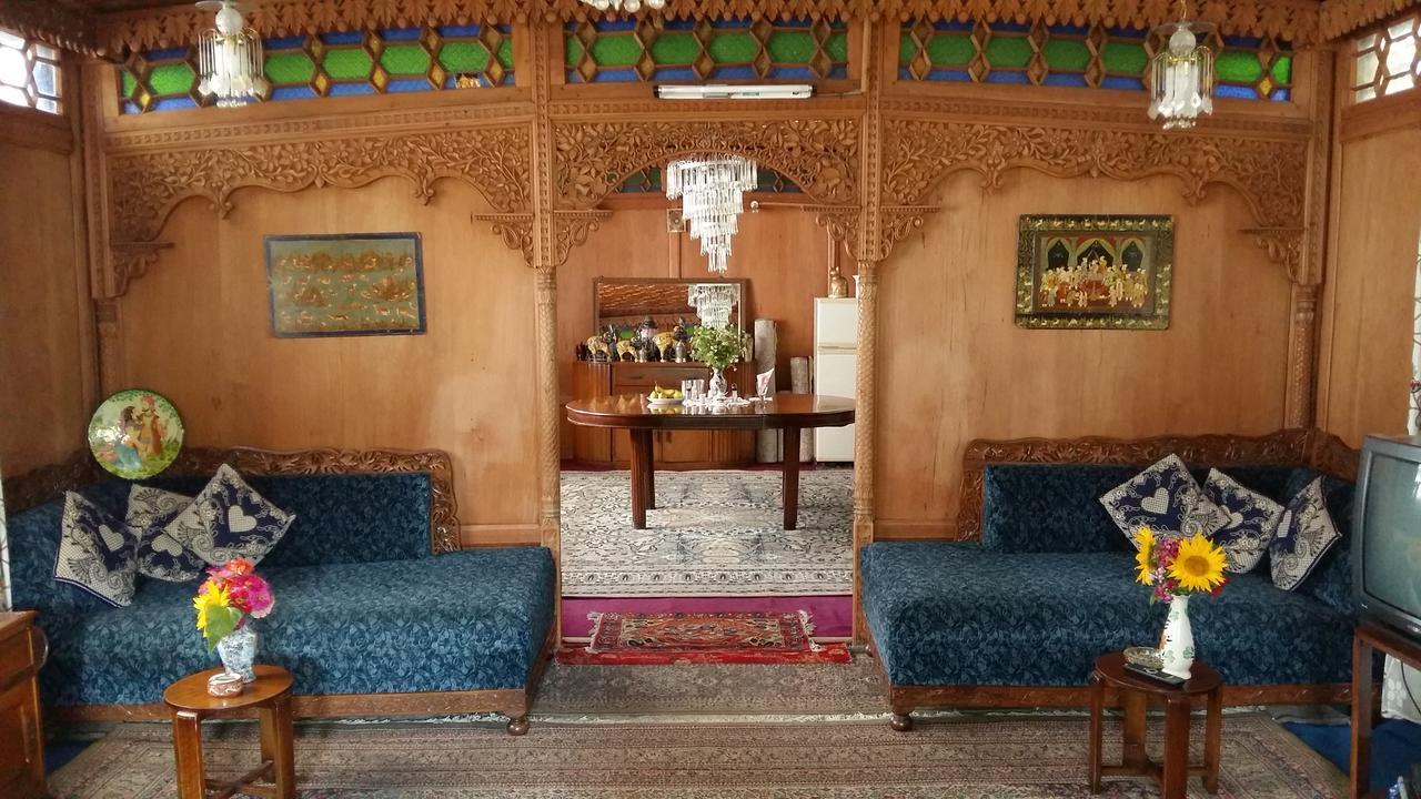 Jacqueline Houseboat Botel Srinagar (Jammu and Kashmir)