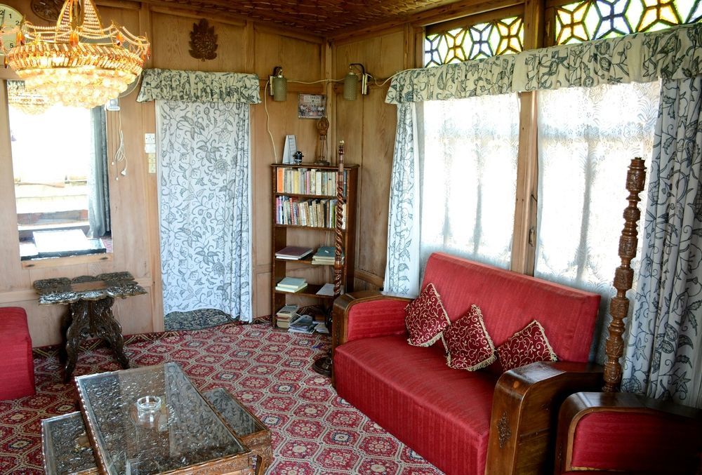 Houseboat Zaindari Palace Hotel