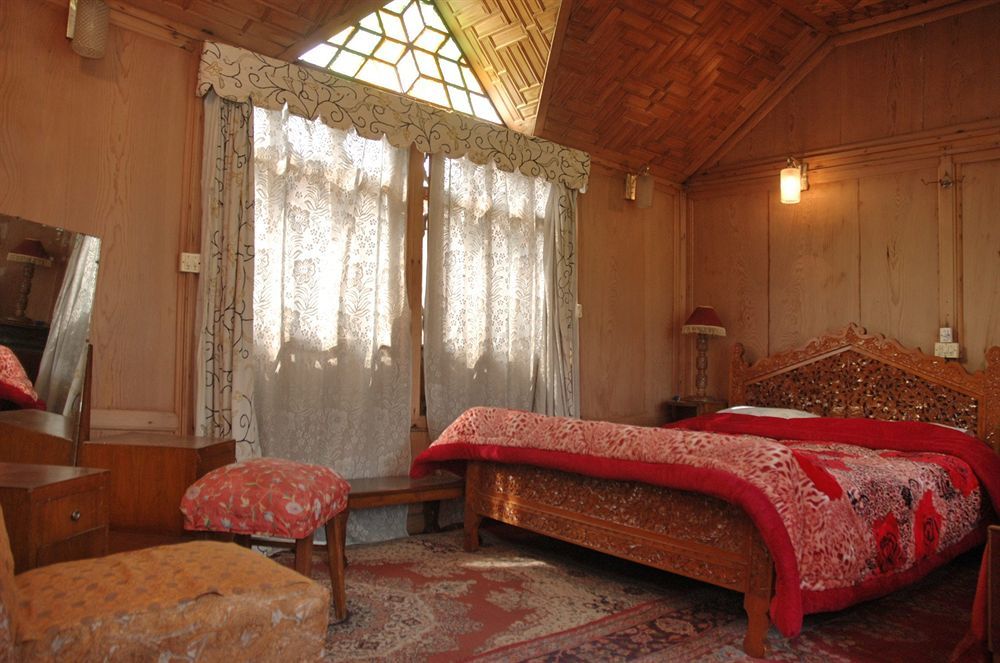 Houseboat Zaindari Palace Hotel 4*