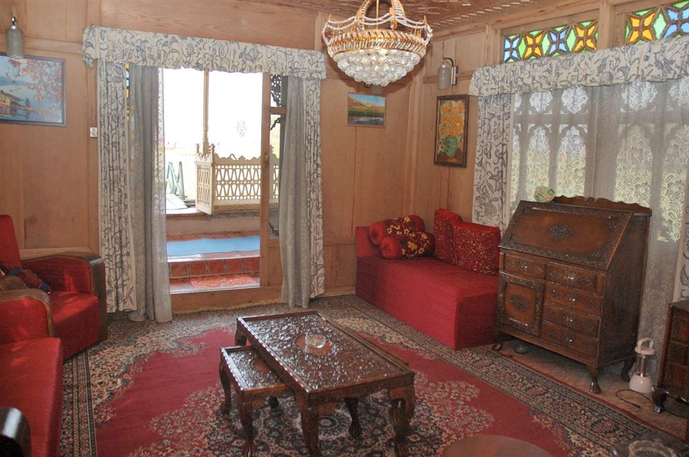 Houseboat Zaindari Palace Hotel