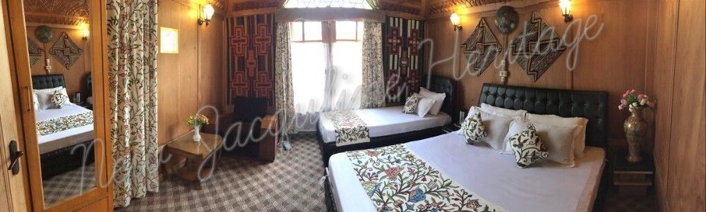 New Jacquline Heritage Houseboats Hotel