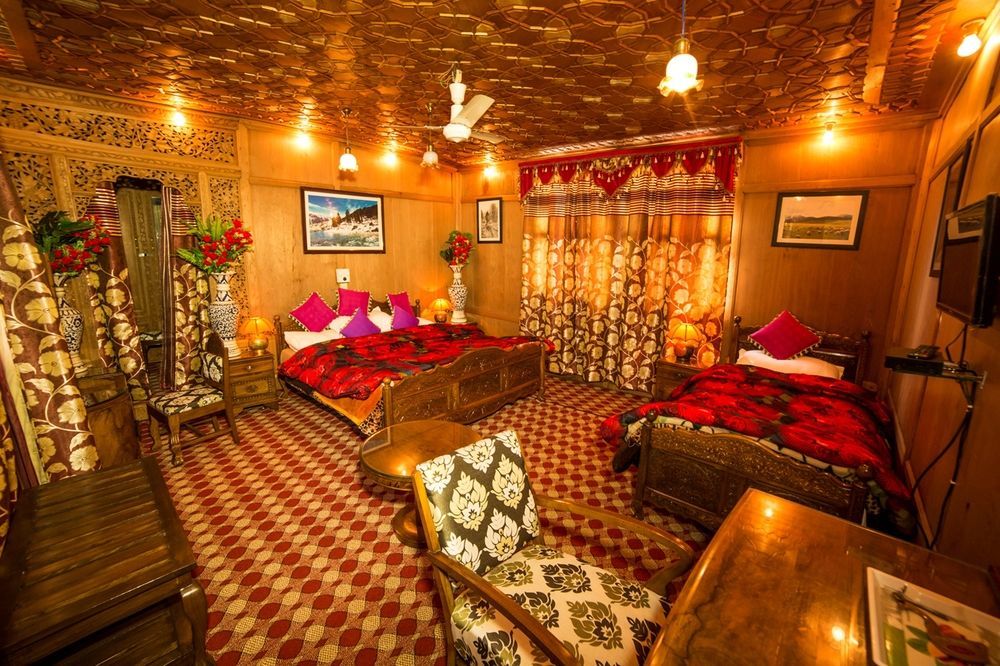 Aziz Group Of Houseboats Botel 4*