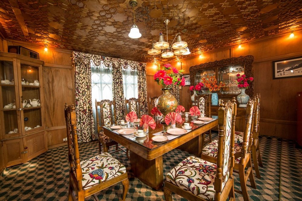 Aziz Group Of Houseboats Botel Srinagar (Jammu and Kashmir)