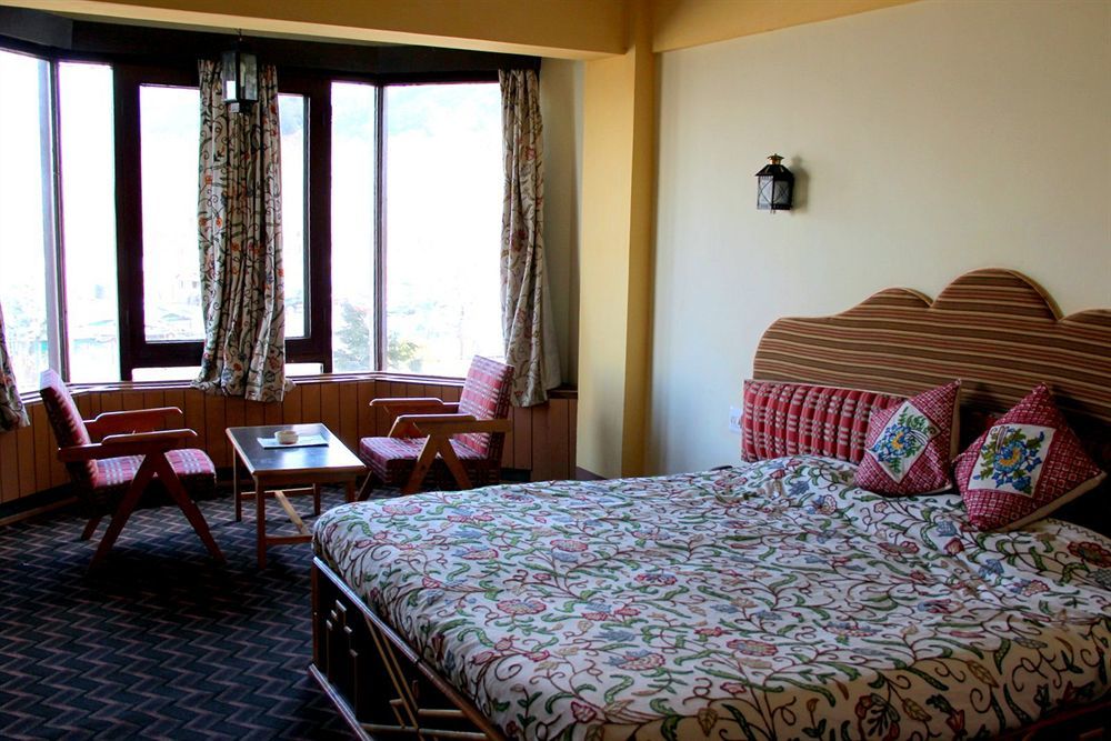 Hotel Welcome At Dal Srinagar (Jammu and Kashmir)