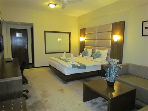 Hotel Pine Spring Wazir Bagh 3*