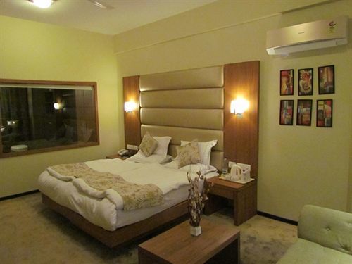 Hotel Pine Spring Wazir Bagh Srinagar (Jammu and Kashmir)