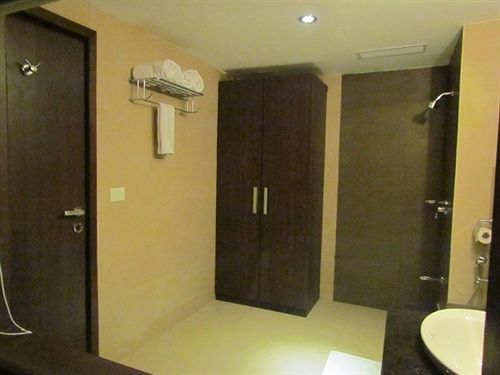 Hotel Pine Spring Wazir Bagh Srinagar (Jammu and Kashmir)