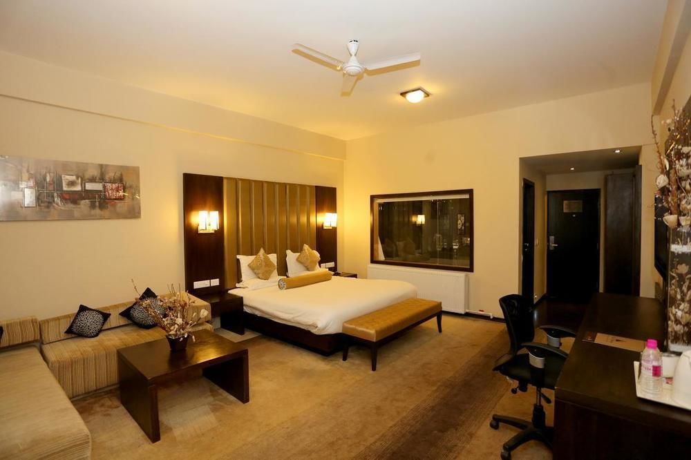 Hotel Pine Spring Wazir Bagh 3*