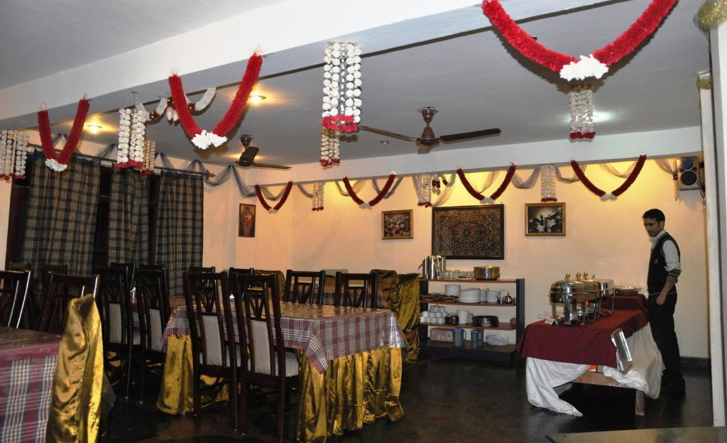 Hotel Sadaf 2*