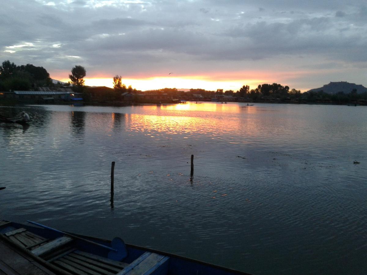 Botel S Group Of Houseboat 4*