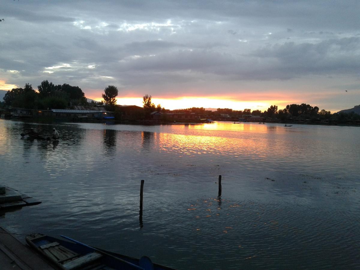 Botel S Group Of Houseboat Srinagar (Jammu and Kashmir)
