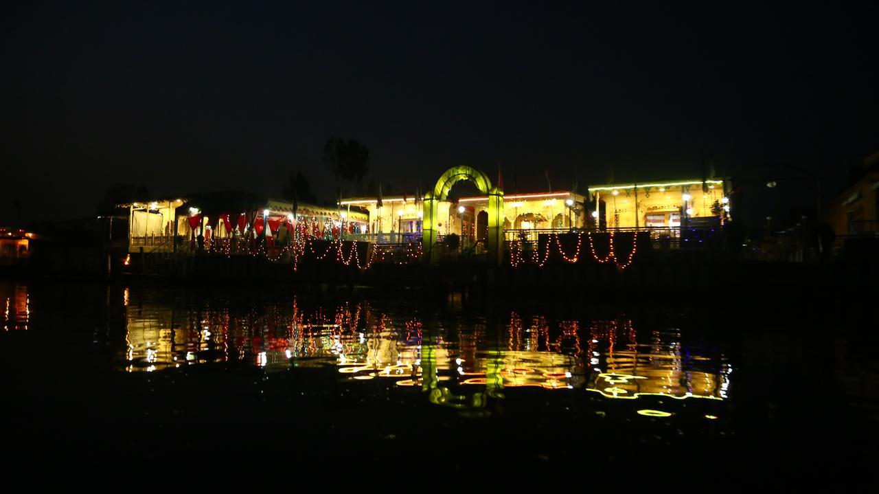 Botel Aziz Group Of Houseboats 4*