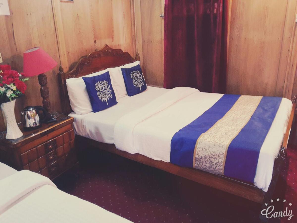 Houseboat Thao Bed & Breakfast