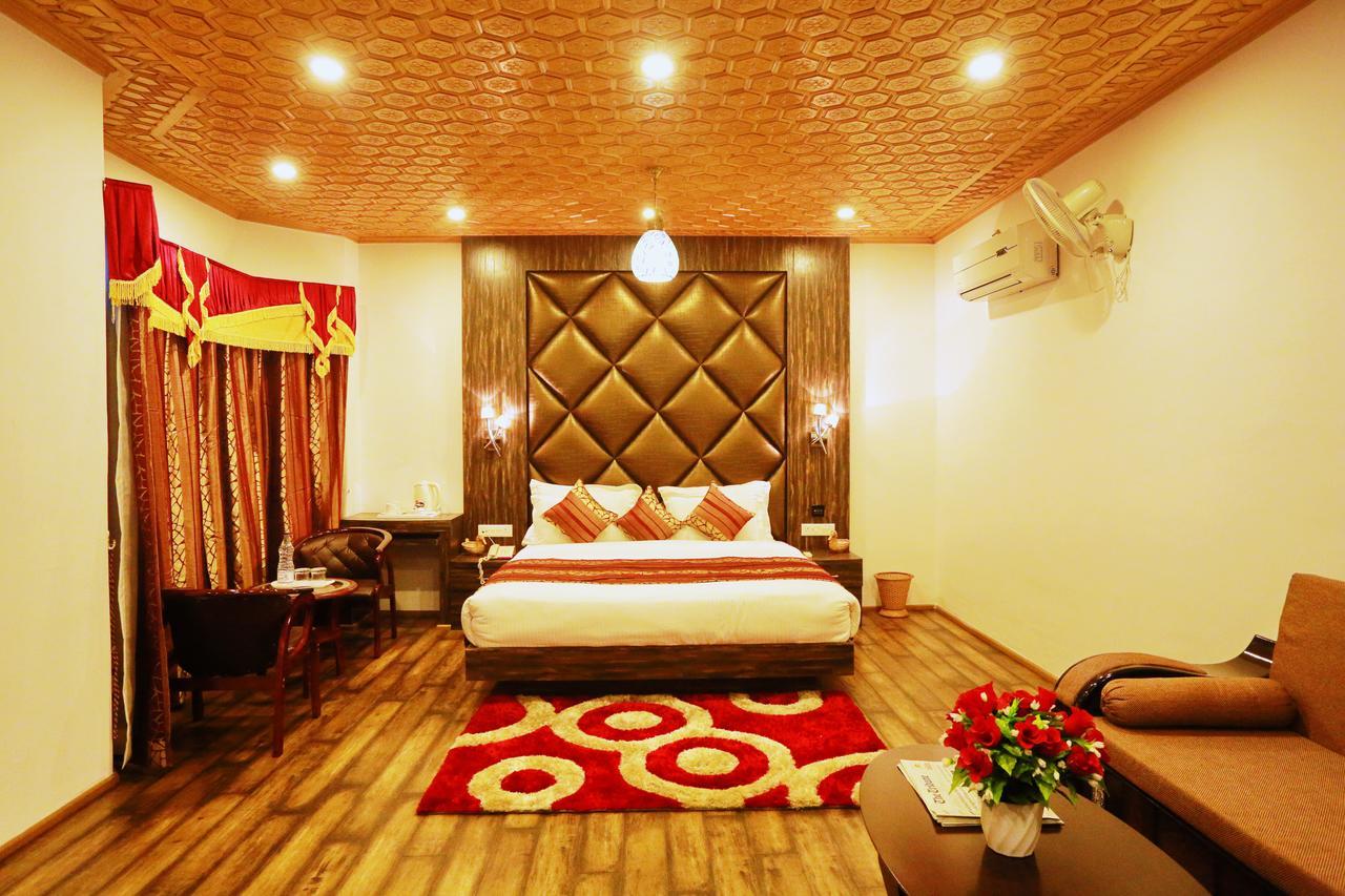 Mannat Hotel 4*
