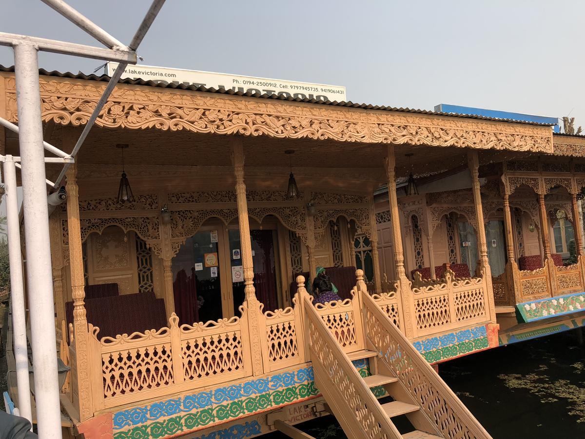 Houseboat Thao Bed & Breakfast