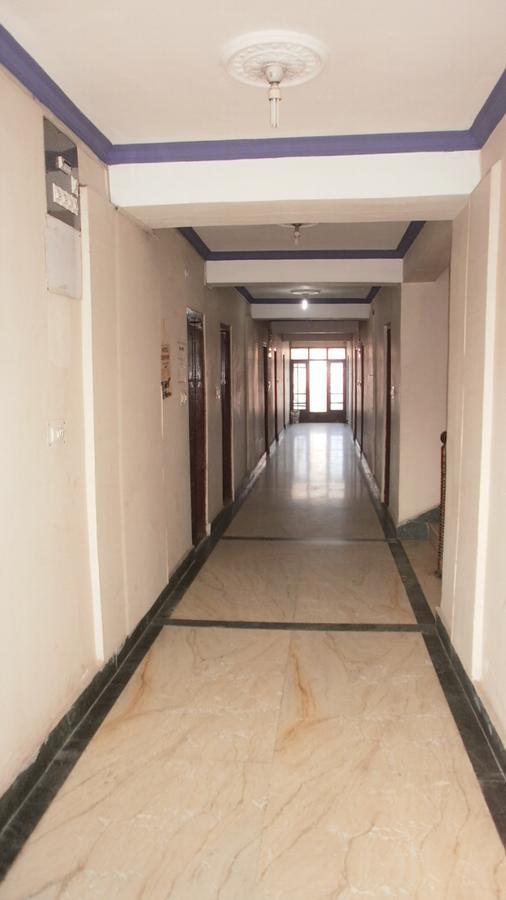 Isfhan Hotel Srinagar (Jammu and Kashmir)