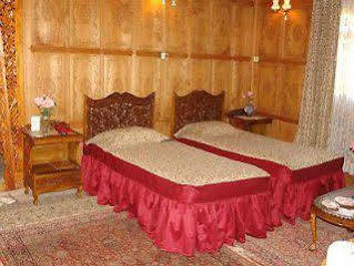 Hotel Houseboat Zaindari Palace