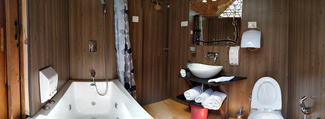 New Jacquline Heritage Houseboats Hotel Srinagar (Jammu and Kashmir)