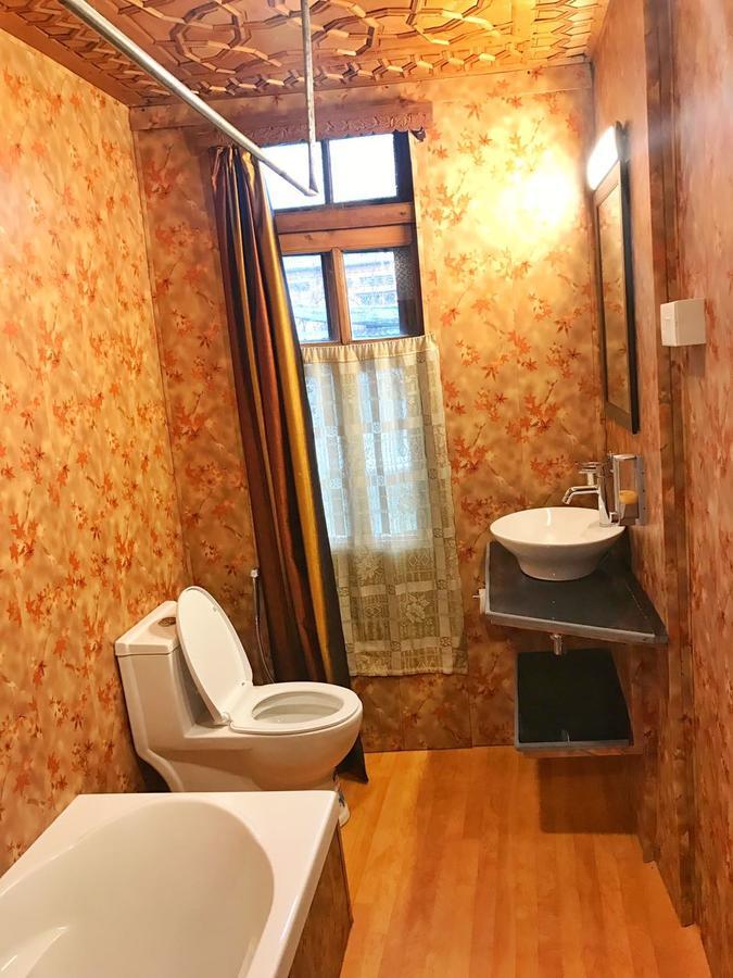 Hotel New Jacquline Heritage Houseboats