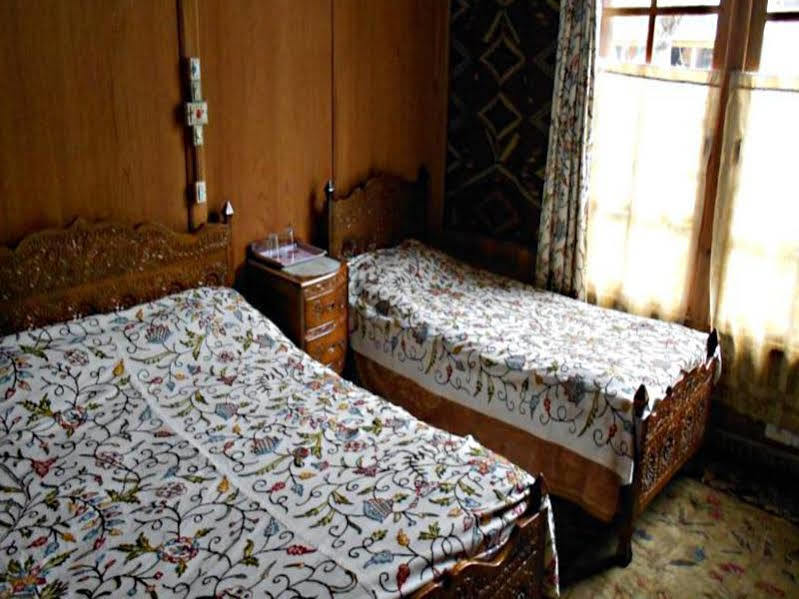 New Jacquline Heritage Houseboats 4* Srinagar (Jammu and Kashmir)