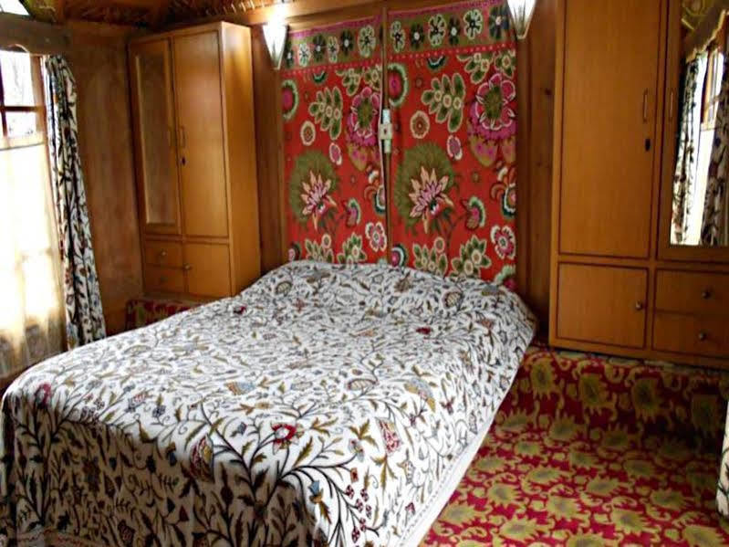 New Jacquline Heritage Houseboats