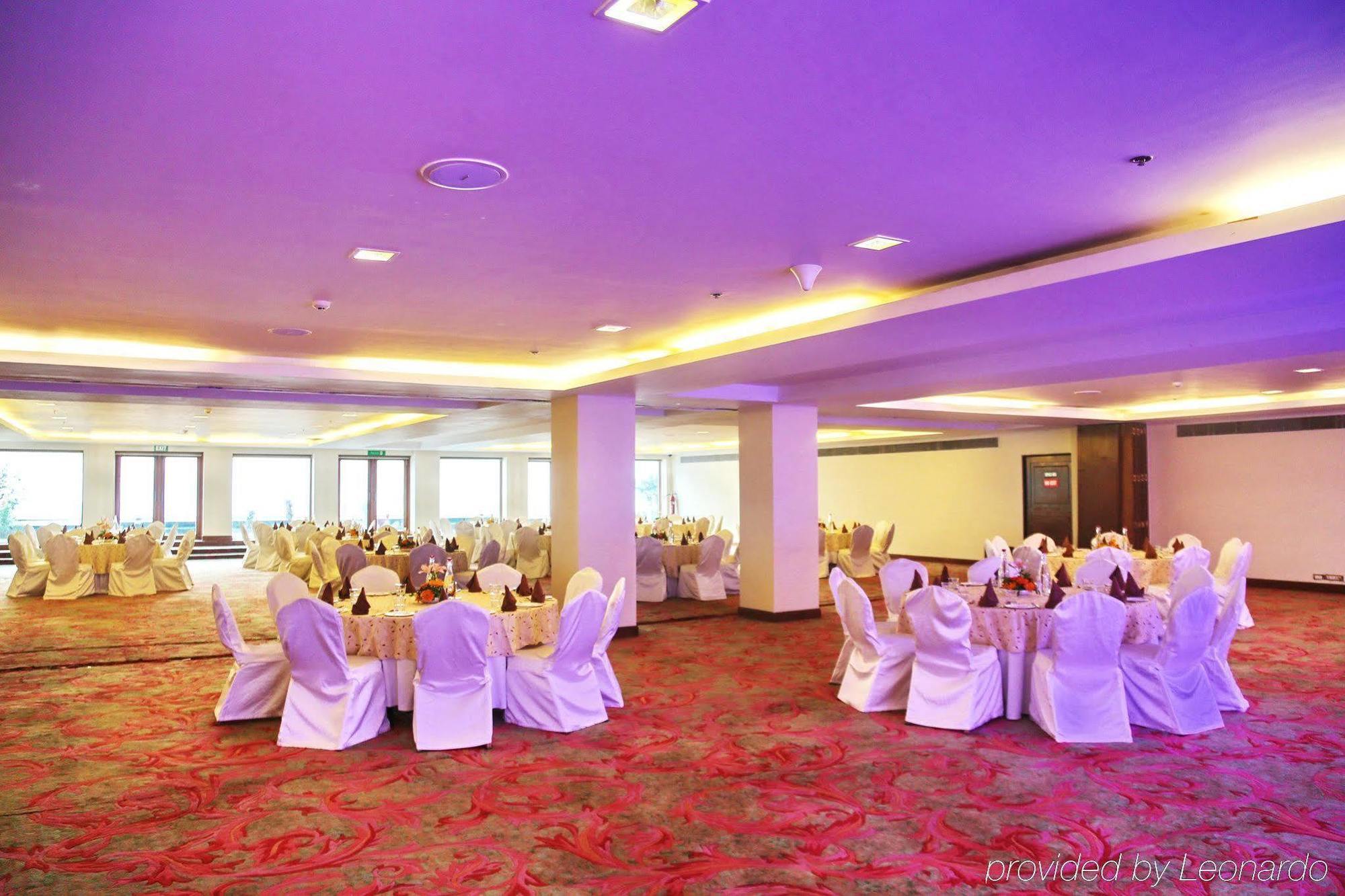 Taj Dal View 5*