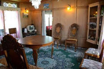Botel Houseboat Taj Palace Srinagar (Jammu and Kashmir)