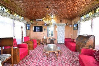 Botel Houseboat Taj Palace Srinagar (Jammu and Kashmir)