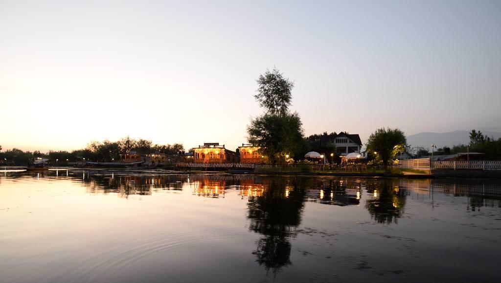 Hotel Houseboat New Pride Of Kashmir Srinagar (Jammu and Kashmir)