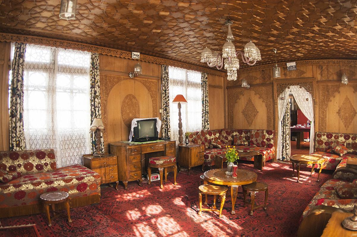 Houseboat New Pride Of Kashmir Hotel