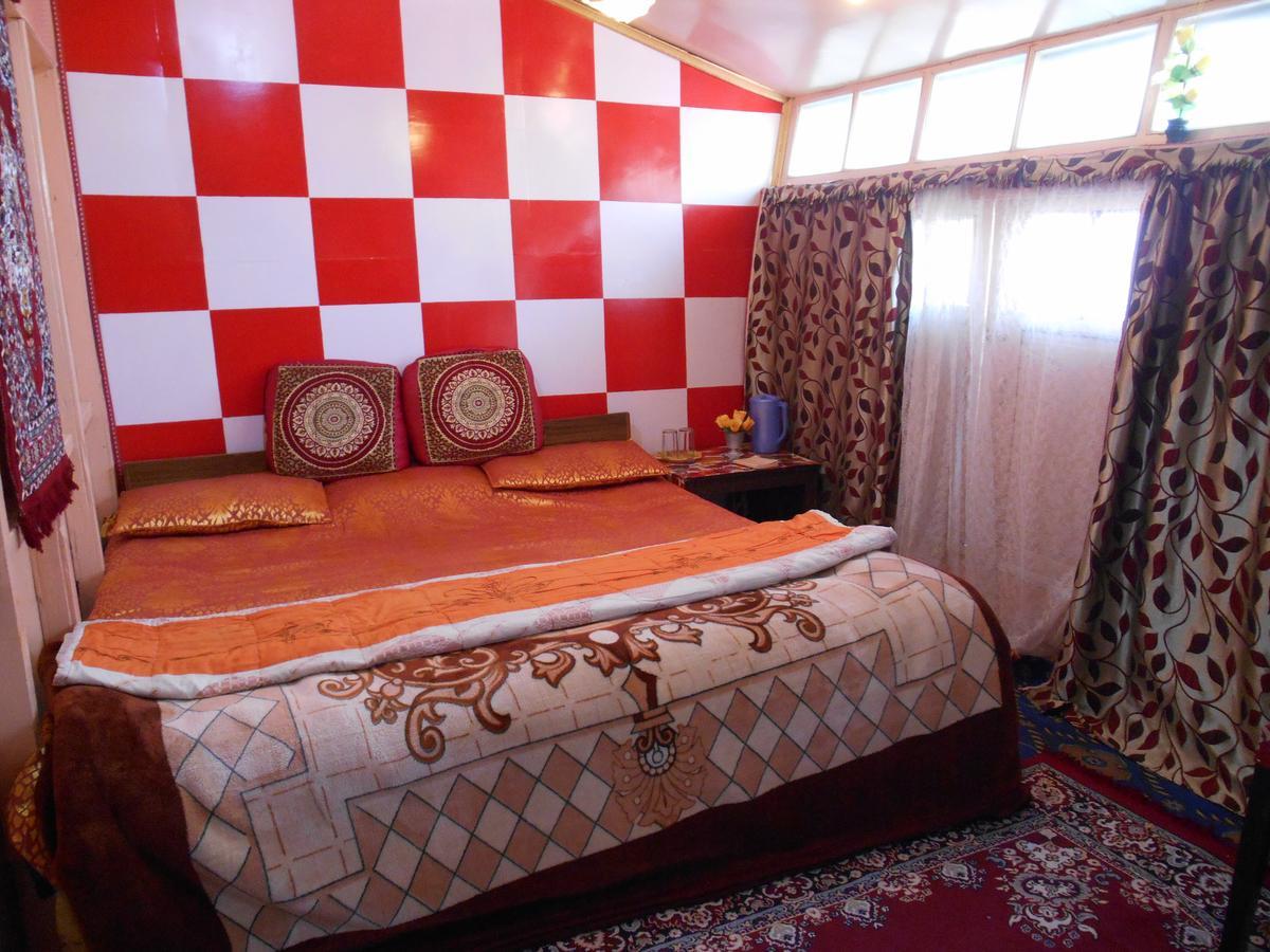 Bed & Breakfast Houseboat Dunhill Srinagar (Jammu and Kashmir)