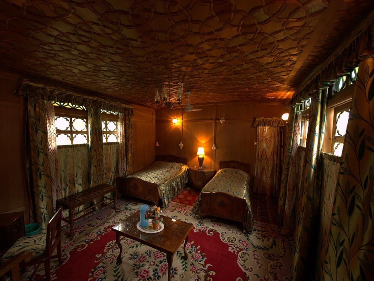 Botel Chicago Group Of Houseboats Srinagar (Jammu and Kashmir)